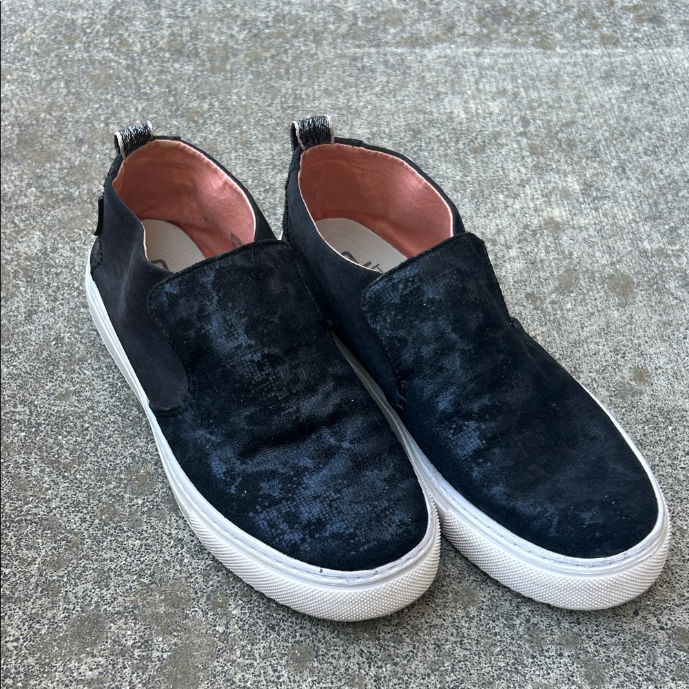 Hey Dude Black and White Women's Loafers